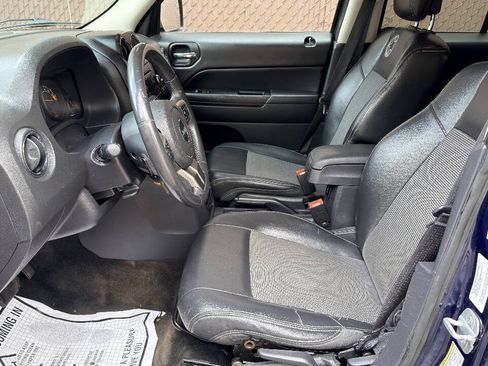Used 2014 Jeep Patriot Latitude w/ All Weather Capability Group AWD/4WD image 9