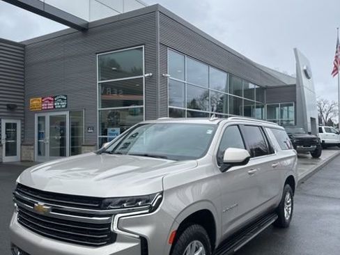 Used 2022 Chevrolet Suburban LT AWD/4WD image 1