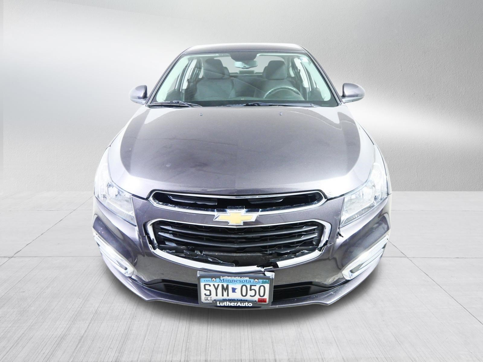 Used 2016 Chevrolet Cruze LT FWD image 2