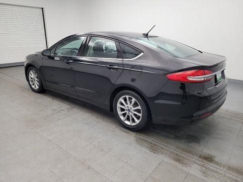 Used 2017 Ford Fusion SE w/ Fusion SE Technology Package image 3