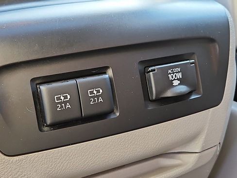 Used 2019 Toyota Sienna AWD image 28