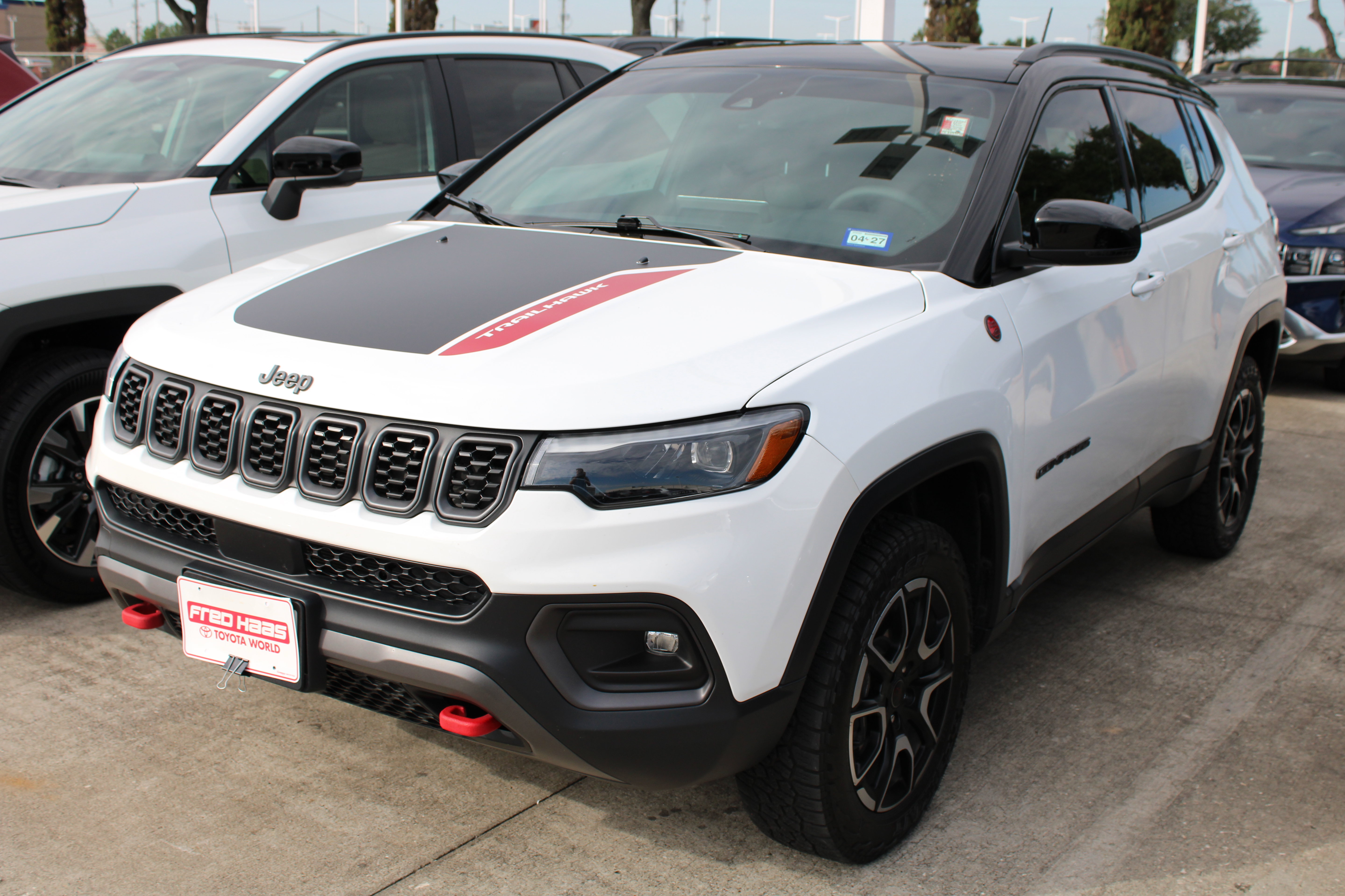 Used 2025 Jeep Compass Trailhawk w/ Trailhawk Elite Group AWD/4WD image 5