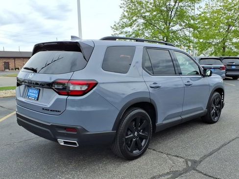 Certified 2025 Honda Pilot Black Edition image 11