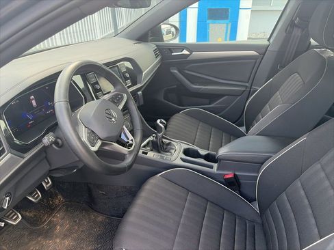 Used 2024 Volkswagen Jetta Sport image 12