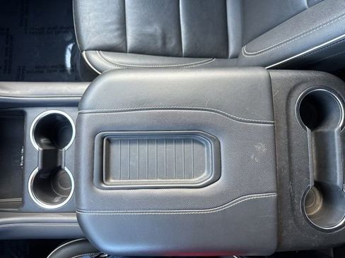 Used 2024 Chevrolet Suburban Premier image 22