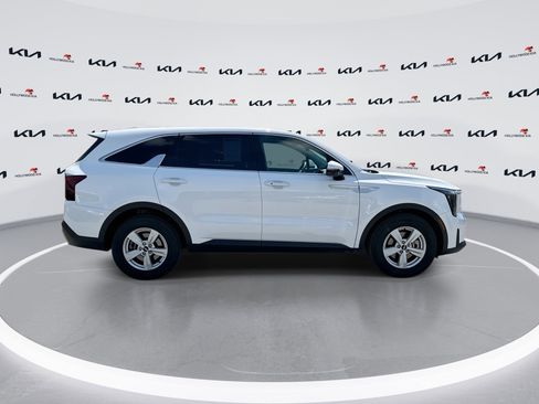 Certified 2025 Kia Sorento LX FWD image 9