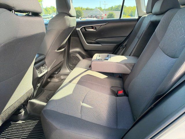 Used 2024 Toyota RAV4 XLE w/ Convenience Package FWD image 15