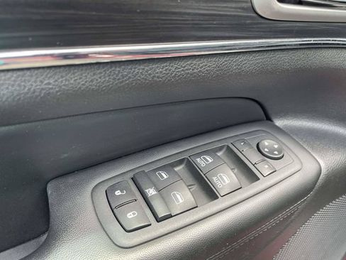 Used 2022 Jeep Grand Cherokee Limited AWD/4WD image 12