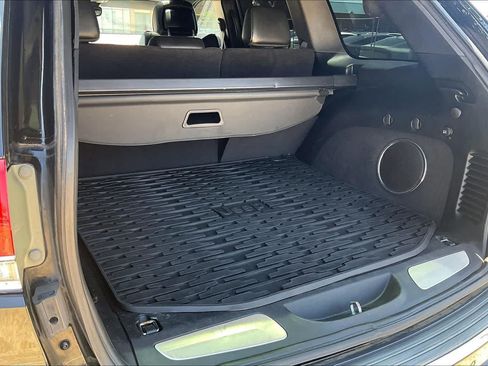 Used 2018 Jeep Grand Cherokee Overland RWD image 16