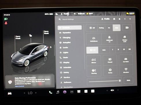 Used 2023 Tesla Model 3 Standard Range image 12