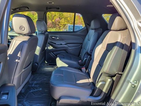 Used 2023 Chevrolet Traverse RS w/ LPO, Floor Liner Package AWD/4WD image 10