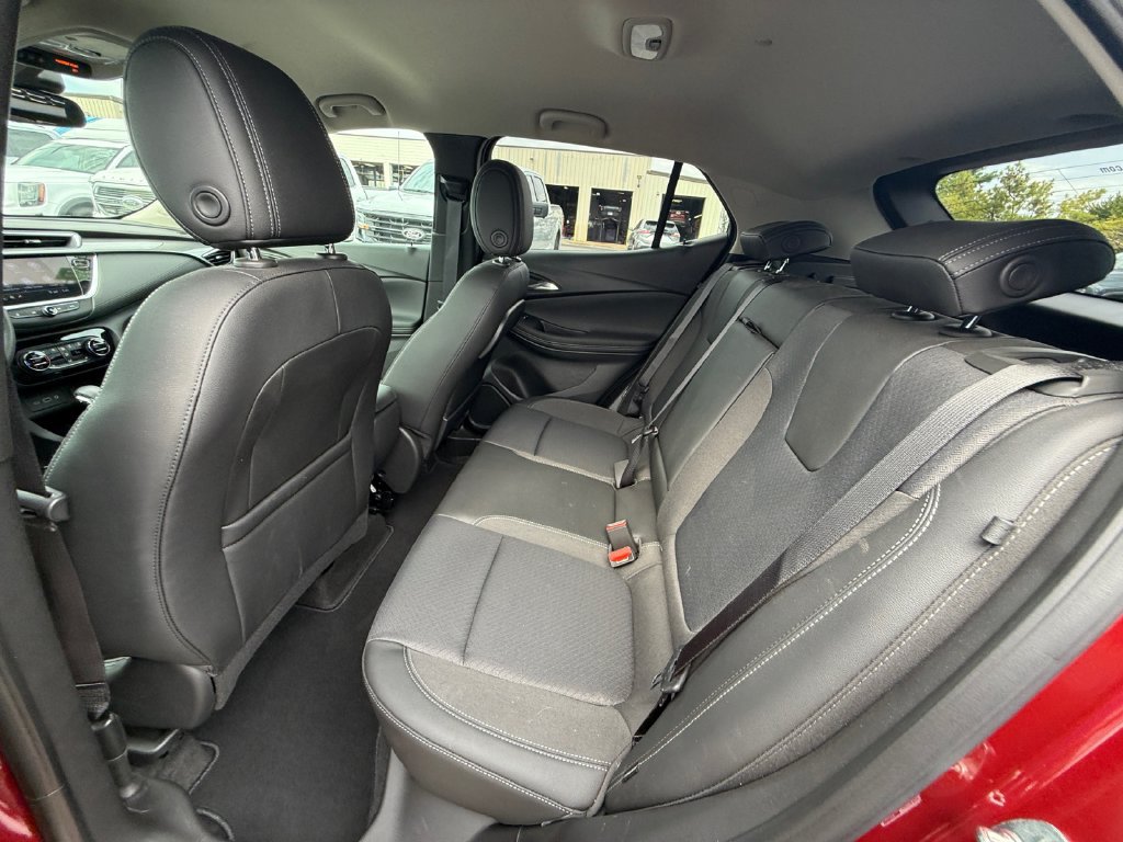 Used 2023 Buick Encore GX Select w/ Sport Touring Package FWD image 21