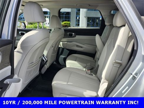 Used 2022 Kia Sorento EX w/ Panoramic Sunroof Package image 9