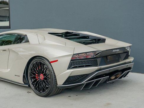 Used 2017 Lamborghini Aventador S image 30