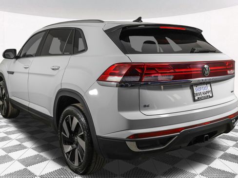 Used 2024 Volkswagen Atlas Cross Sport SE image 18