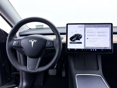 Used 2024 Tesla Model Y Long Range AWD/4WD image 5