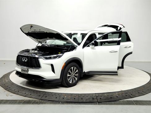 Used 2025 INFINITI QX60 Pure image 11