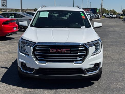 Used 2024 GMC Terrain SLT FWD image 2