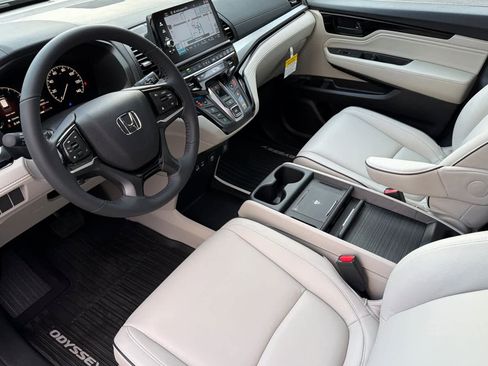 New 2026 Honda Odyssey Touring image 13