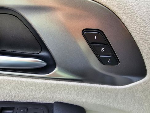 Used 2023 Chrysler Pacifica Touring-L FWD image 29