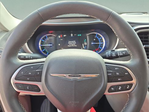 Used 2023 Chrysler Pacifica Touring-L FWD image 35
