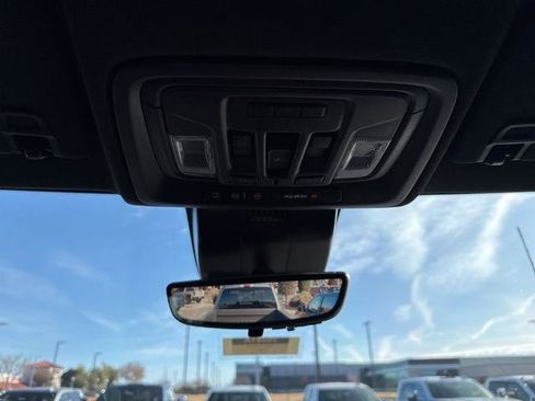 Used 2025 Chevrolet Silverado 2500 ZR2 w/ Technology Package image 9