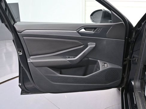 Certified 2024 Volkswagen Jetta SE w/ Panoramic Sunroof Package FWD image 7