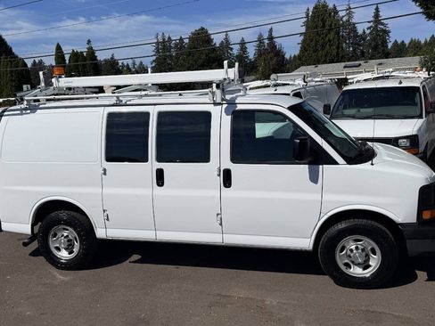 Used 2016 Chevrolet Express 2500 RWD image 4