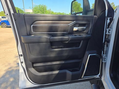 Used 2025 RAM 2500 Laramie AWD/4WD image 12