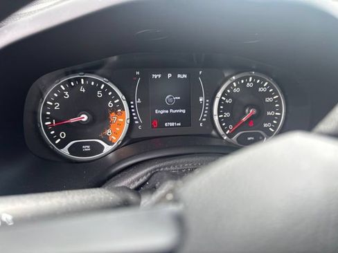 Used 2017 Jeep Renegade Sport w/ Power & Air Group FWD image 4