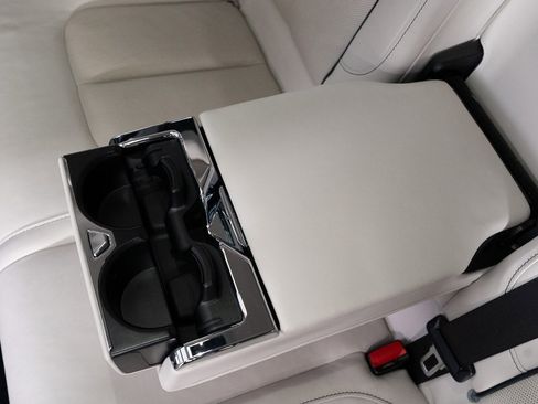 Certified 2020 Rolls-Royce Cullinan image 29