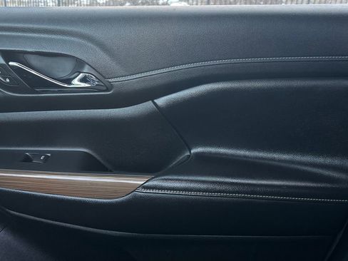 Used 2019 GMC Acadia SLE image 25