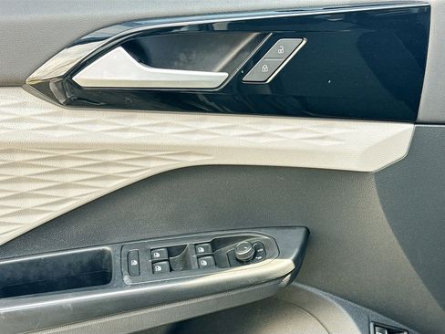 Used 2022 Volkswagen Taos S w/ IQ Drive S Package image 18