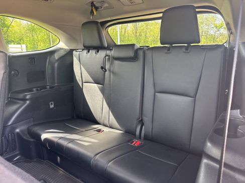 Used 2023 Toyota Highlander XLE FWD image 16