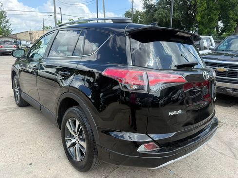 Used 2018 Toyota RAV4 XLE FWD image 5