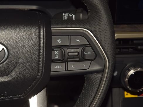 Used 2025 Toyota Tacoma Limited AWD/4WD image 36