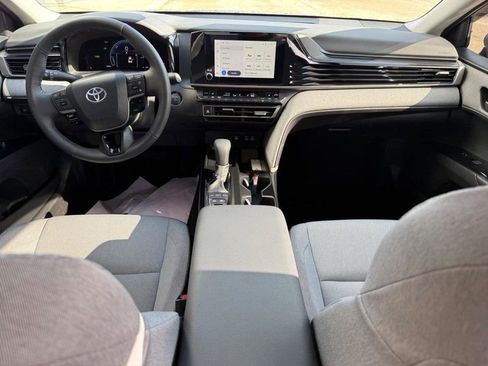 Used 2025 Toyota Camry LE image 13