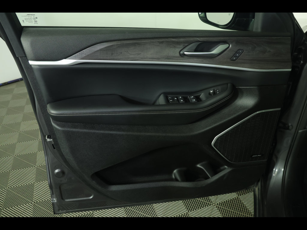 Used 2023 Jeep Grand Cherokee 4WD 4xe image 25