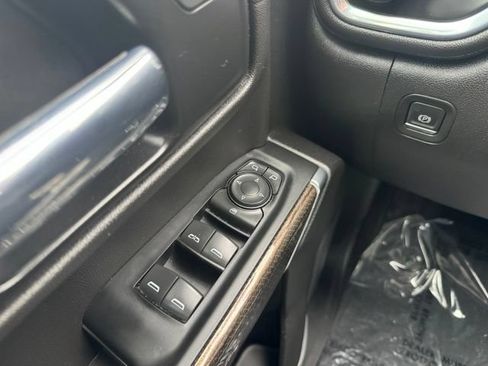 Used 2022 Chevrolet Silverado 1500 LT AWD/4WD image 27