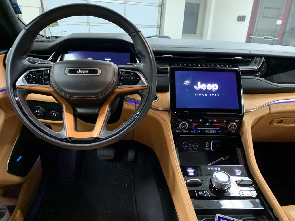 Used 2023 Jeep Grand Cherokee L Summit AWD/4WD image 9