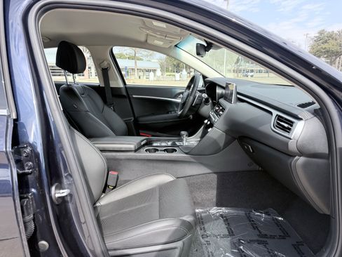 Used 2026 Genesis G70 2.5T image 43