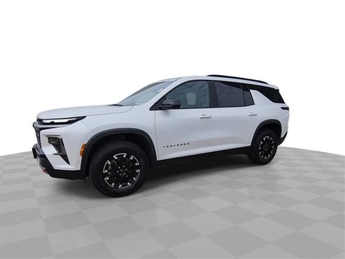 Used 2025 Chevrolet Traverse Z71 w/ Enhanced Driving Package image 4