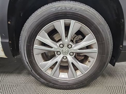 Used 2015 Toyota Highlander XLE image 50