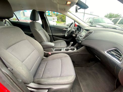Used 2018 Chevrolet Cruze LT image 12