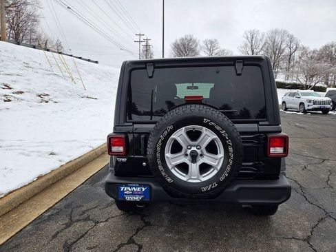 Used 2018 Jeep Wrangler Unlimited Sport S image 4