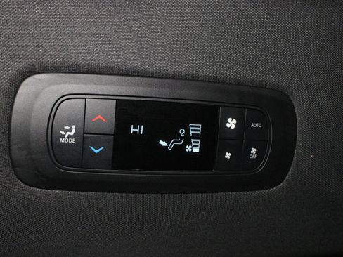 Used 2025 Chrysler Pacifica Select FWD image 18