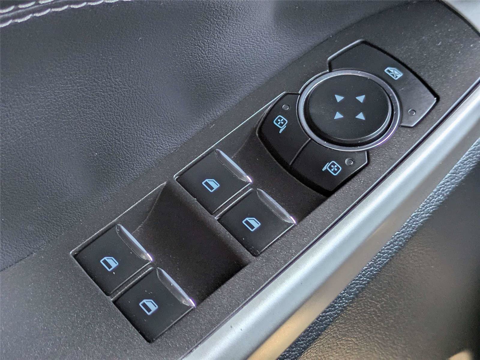 Used 2024 Ford Explorer XLT RWD image 27