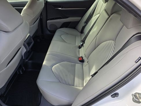 Used 2020 Toyota Camry SE image 25