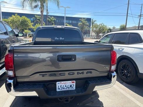 Used 2018 Toyota Tacoma TRD Off-Road RWD image 8