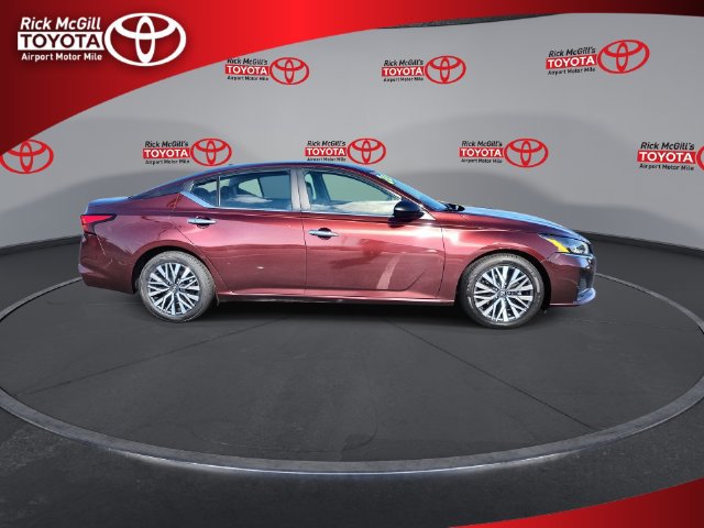 Used 2024 Nissan Altima 2.5 SV FWD image 9